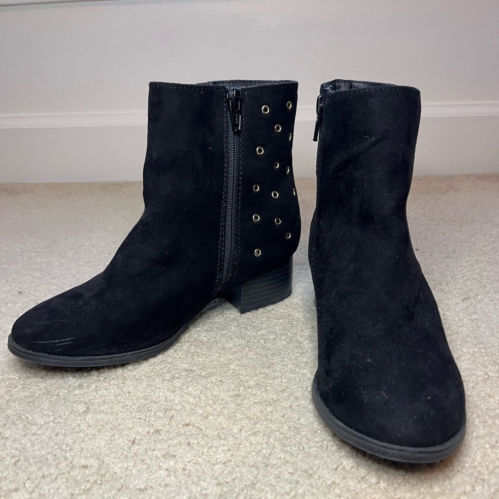 OLD NAVY Girls Black Ankle Boots with Gold Grommet Detail Size 2